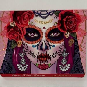 Ultramo Sleep With Death Faceand Eyeshadow Palette